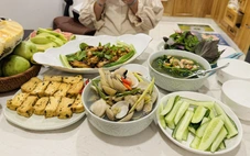 Thói quen ăn quá nhanh, nhai không kỹ gặp nhiều ở đô thị dễ gây béo phì, hỏng dạ dày