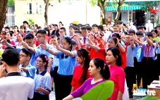 Lễ khai giảng đặc biệt ở Đà Nẵng: học sinh hát Quốc ca bằng ký hiệu tay