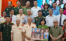 Gia đình có hai mẹ con đều là anh hùng, hai cha con đều là tướng công an