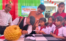 Trường vùng cao gây quỹ nuôi trò nghèo, trò mồ côi ngay ngày khai giảng