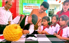 Trường vùng cao gây quỹ nuôi trò nghèo, trò mồ côi ngay ngày khai giảng