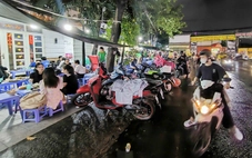 Không chỉ 'đẩy đuổi' người buôn bán lấn chiếm vỉa hè, cần chỗ buôn bán hợp pháp
