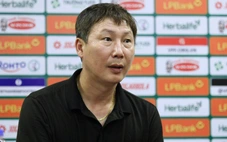 HLV Kim Sang Sik: 'Thủ môn U23 Singapore bắt hay'