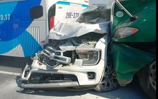 Xe con bị 'vò nát' sau vụ tông liên hoàn giữa 5 ô tô trên cao tốc, 2 người bị thương