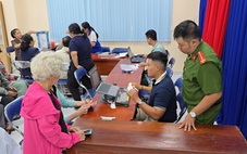 Trẻ chưa đăng ký thường trú, nhận quà 100.000 đồng ra sao?