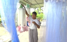 Mực nước dâng cao, nghề đan lưới, đan lọp vào mùa sôi động nhất miền Tây