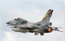 Thực hư video tiêm kích F-16 của Venezuela bay gần tàu hải quân Mỹ vào ngày 4-9?