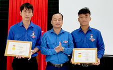 Hai thanh niên nghĩa hiệp nhảy xuống sông Kiến Giang cứu người nhận huy hiệu Tuổi trẻ dũng cảm
