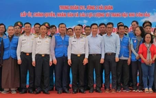 Đoàn đại biểu TP.HCM thăm, động viên cán bộ, chiến sĩ và nhân dân Côn Đảo
