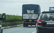 Cảnh sát hóa trang tuần tra, phát hiện xe tải 'bám' làn 1 trên cao tốc