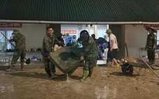 Bộ đội đưa hơn 300 học sinh chạy lũ trong đêm