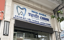 Bác sĩ khoác trên mình chiếc áo blouse trắng, sao lại tấn công bệnh nhân?