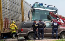 Tàu hỏa tông xe khách tại Mexico, hơn 70 người thương vong