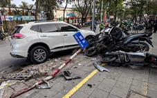 Ô tô tông loạt xe máy trên phố Hà Nội, một người bị thương