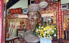 Vì sao thay tượng Thoại Ngọc Hầu mới có tên, logo và chữ ký doanh nghiệp cho tượng cũ tại đền thờ?