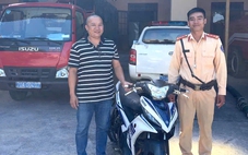 Chủ nhân nhận lại xe máy sau 12 năm mất trộm: may mà lúc mất đi báo công an