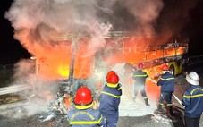 Xe khách cháy dữ dội khi đang lưu thông trên cao tốc Bắc - Nam
