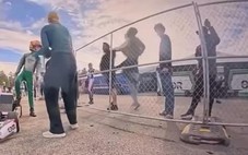 Cựu ngôi sao F1 bị bắt vì tung cước vào kẻ bắt nạt con trai mình