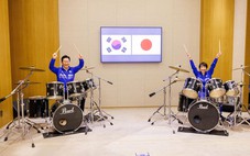 Thủ tướng Nhật Bản cùng Tổng thống Hàn Quốc chơi trống
