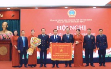 Tòa án nhân dân Khu vực 1, TP.HCM nhận cờ thi đua của Chính phủ