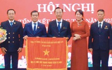 Tòa án nhân dân khu vực 1, TP.HCM nhận cờ thi đua của Chính phủ