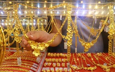 Vì sao giá vàng và giá bạc tăng không ngừng?