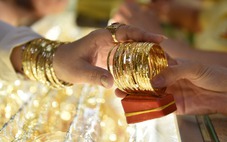 Giá vàng và bạc giảm mạnh do áp lực chốt lời