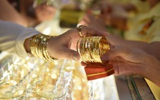 Giá vàng và bạc giảm mạnh do áp lực chốt lời