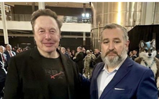 Ảnh Elon Musk chụp cùng Thượng nghị sĩ Ted Cruz bị thêm chi tiết gây phản cảm