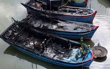Hình ảnh 4 tàu cá cháy lúc rạng sáng, công an đang tìm nguyên nhân