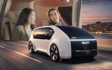 Taxi đi chung nhưng không ai nhìn thấy mặt ai, có bàn làm việc, màn giải trí riêng