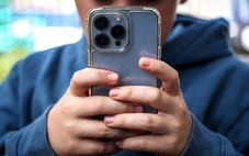 Nghiên cứu của chính phủ Anh không khẳng định màn hình gây hại khả năng nói của trẻ nhỏ