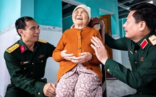 Các chú bộ đội xây nhà quá nhanh!