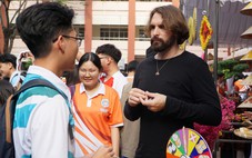 Sân trường trở thành không gian giao lưu văn hóa