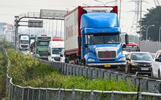 Cảnh sát khuyến cáo: 'Tuyệt đối giữ khoảng cách an toàn, không bám đuôi container trên cao tốc'