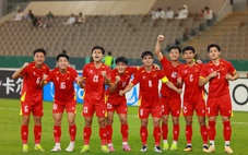 Cả ngày hạnh phúc ngất ngây của cổ động viên U23 Việt Nam, khen đội tuyển tài năng, khỏe, đẹp