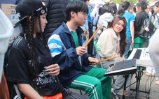 Học sinh Đà Nẵng thích thú trải nghiệm các gian hàng tại chương trình tư vấn tuyển sinh