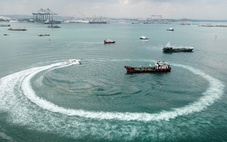 Lồng bè nuôi thủy sản 'tạm trú' kéo dài lấn luồng hàng hải cảng Dung Quất