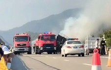 Cháy xe tải trên cao tốc Cam Lâm - Vĩnh Hảo, khói lửa bốc cao tại km117