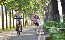 Nô nức đi metro, thích thú đạp xe làn ưu tiên