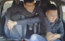 Xác minh clip hành khách tấn công tài xế khi xe đang chạy