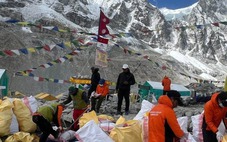 Dối trá ở nóc nhà thế giới: Everest ngập rác vì con người lách luật
