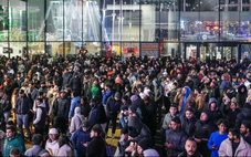 Hàng trăm người bị lừa đến xem pháo hoa giao thừa 'ma' ở Anh