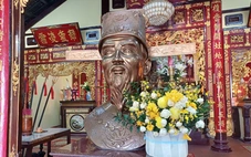 Đưa logo và chữ ký doanh nghiệp vào tượng Thoại Ngọc Hầu chẳng khác nào 'thương mại hóa tín ngưỡng'