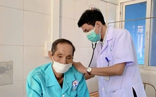 'Ho ra máu sét đánh' hơn 300ml mỗi lần, bệnh nhân 71 tuổi được cứu sống kịp thời