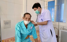 'Ho ra máu sét đánh' hơn 300ml mỗi lần, bệnh nhân 71 tuổi được cứu sống kịp thời