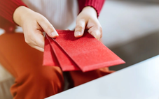 Nỗi ám ảnh 'đi làm thành phố về chắc lì xì nhiều lắm ha'