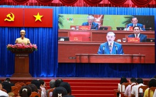 Người dân TP.HCM gửi gắm kỳ vọng qua lễ khai mạc Đại hội XIV của Đảng