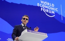 Tổng thống Pháp mắc bệnh gì khiến phải đeo kính râm trong nhà?