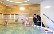 Ông Kim dự lễ khánh thành khu nghỉ dưỡng suối nước nóng lớn nhất Triều Tiên